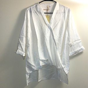 Elan NWT short sleeve tunic VNeck Blouse
